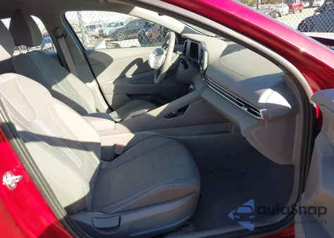 2025 Hyundai Elantra Sel Sport z USA, uszkodzony, nr VIN KMHLM4DG0SU961219